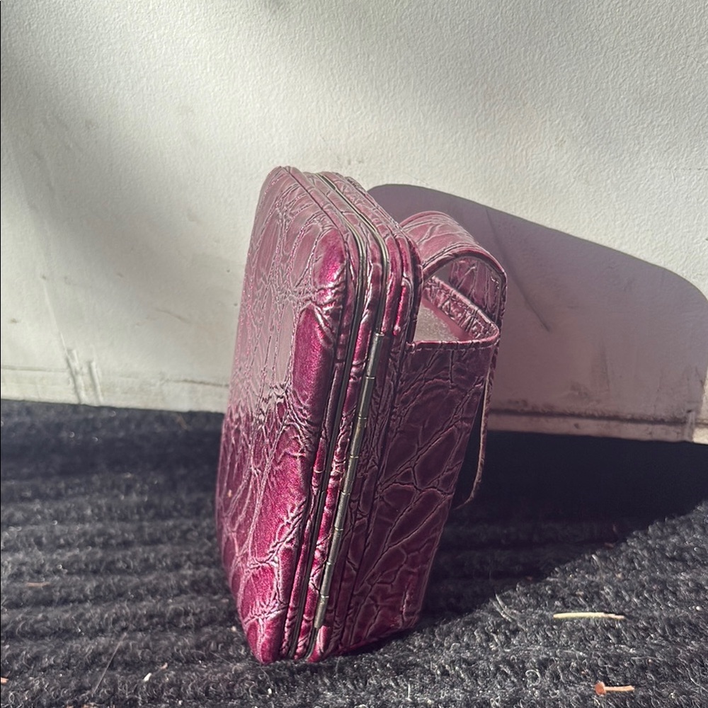 Elegant Pink Crocodile-Embossed Women's cell phone holder and wallet
